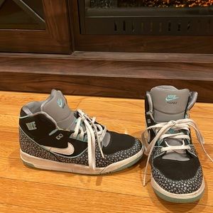 Nike SB dunk high pro sneakers - size 3Y